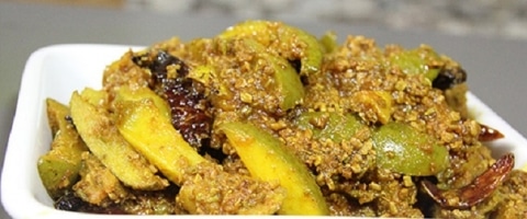 आम की तेल वाली लौजी अचार - Raw Mango Launji Pickle with oil