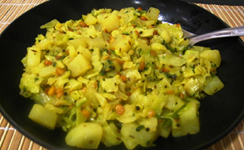 पत्तागोभी आलू - Aloo Cabbage Fry indian Recipe