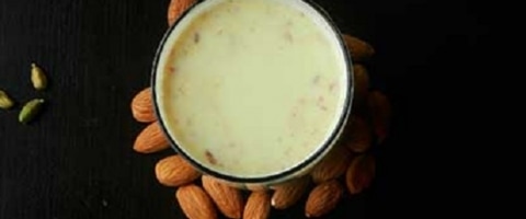 बादाम का दूध - Kesar Badam Milk Recipe