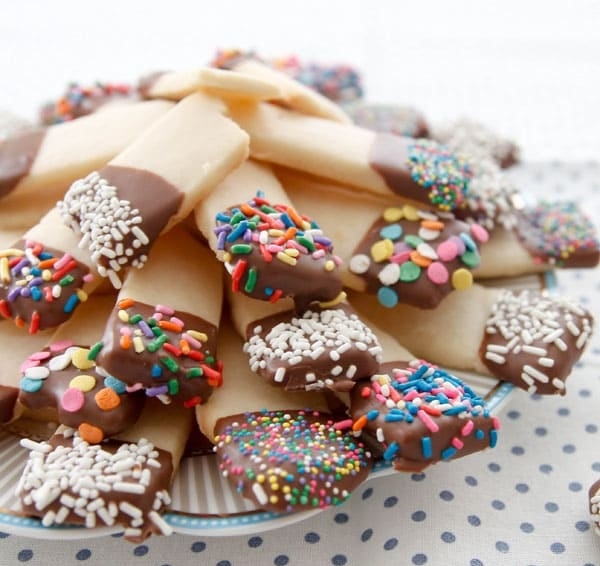 Chocolate dipped shortbread cookie Recipe