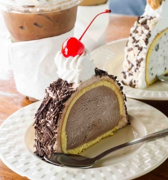 Eggless Chocolate and Cream Cake Recipe