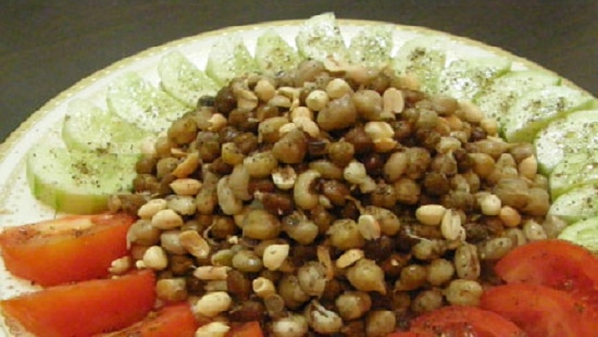 अंकुरित दालों का सलाद - Sprouted Grains Salad Recipe