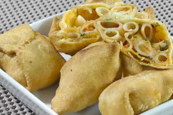 मैकरोनी चीज़ समोसा - Macaroni Cheese Samosa
