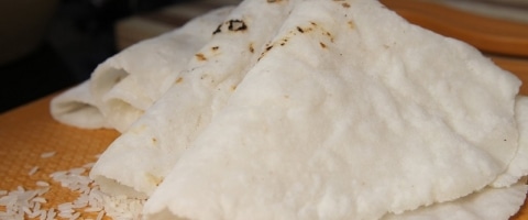 चावल के आटे की रोटी - Chawal Ki Roti Recipe