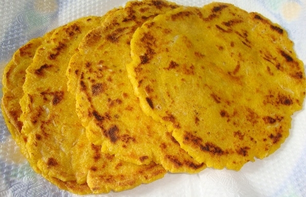 मक्की की रोटी - Makki Ki Roti Recipe - Makki Ki Roti