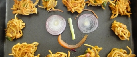 नूडल्स पकोड़े - Noodles Pakoda Recipe