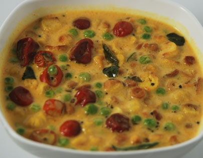 Matar Mangodi Curry Recipe
