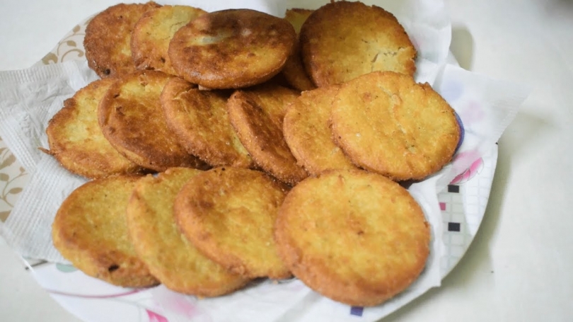 Meethi Puri Recipe - Sweet Poori Recipe