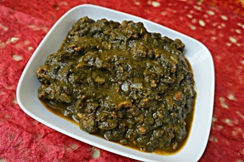Palak Mangodi recipe - Spinach Curry with Mangodi