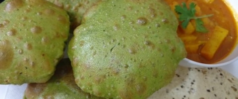 Palak Poori Besan Wali - Spinach Masala Poori Recipe