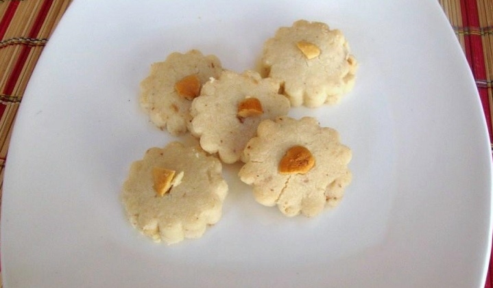 काजू, बादाम कुकीज - Cashew and Almond Nut Cookies Recipe
