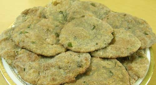 कूटु के आटे की पूरी - Kuttu Atta Poori Recipe