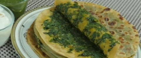 Spinach Stuffed Paratha - Palak Bharwan Paratha Recipe