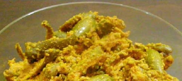 आम का सूखा अचार - Dried Mango Pickle Recipe