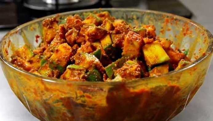 आम का सादा अचार - Mango Pickle Recipe