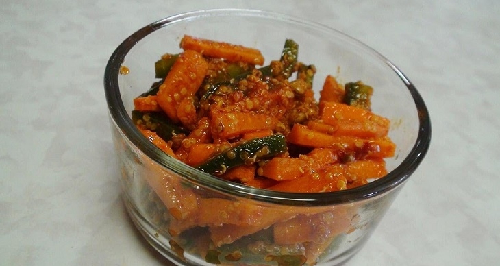 गाजर का अचार - Carrot Pickle Recipe