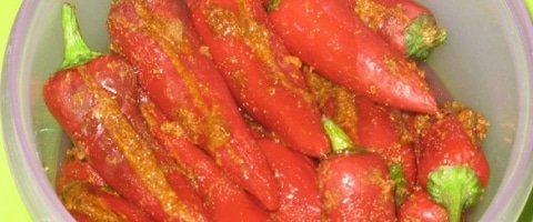 लाल मिर्च का अचार - Bharwa Lal Mirchi ka Achar - Stuffed Red Chilli Pickle Recipe