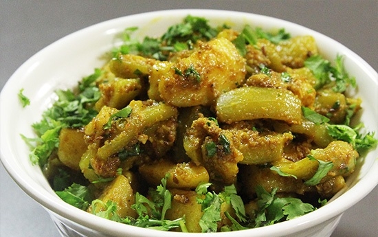 परवल आलू की सब्जी़ - Parwal Aloo ki Sookhi Sabji - Patal Aloo Sabji Recipe