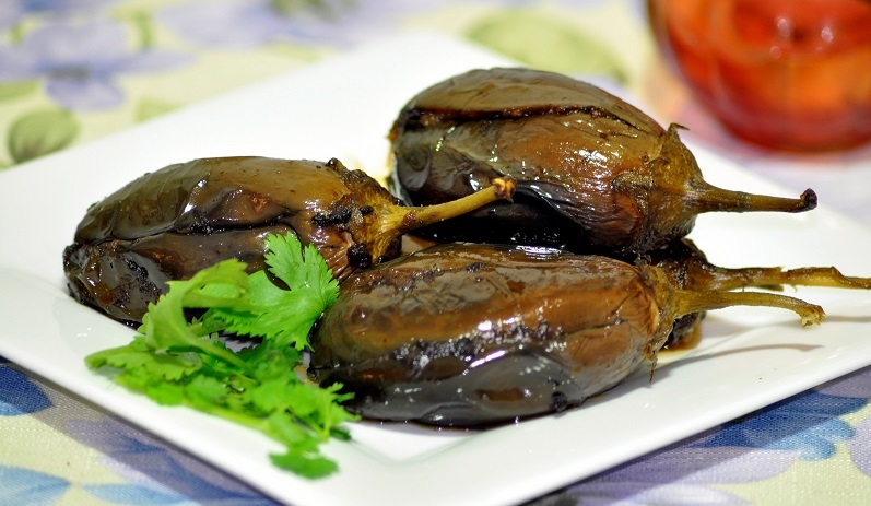 भरवां बैगन - Bharwan Baingan Recipe - Stuffed Eggplant recipe