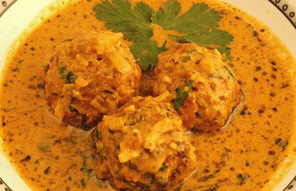 पत्तागोभी कोफ्ता करी - Band Gobi Kofta Curry Recipe